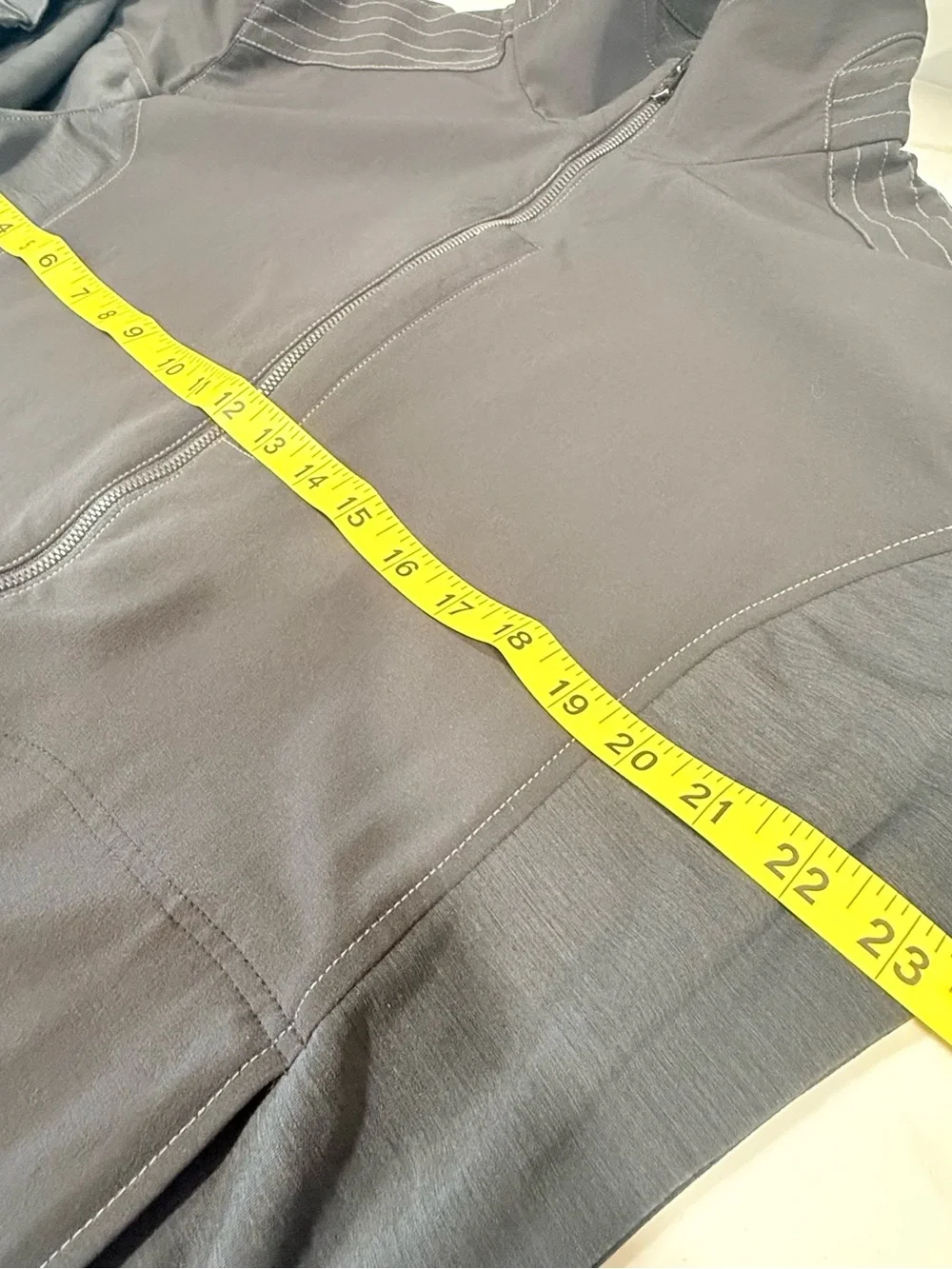 Kuhl Men's Black and Gray Jacket Dyfynce soft shell Size XL FLAWED-NOTED BELOW